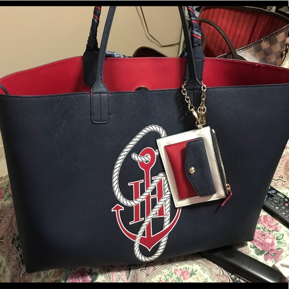 Tommy Hilfiger tote - Picture 2 of 4